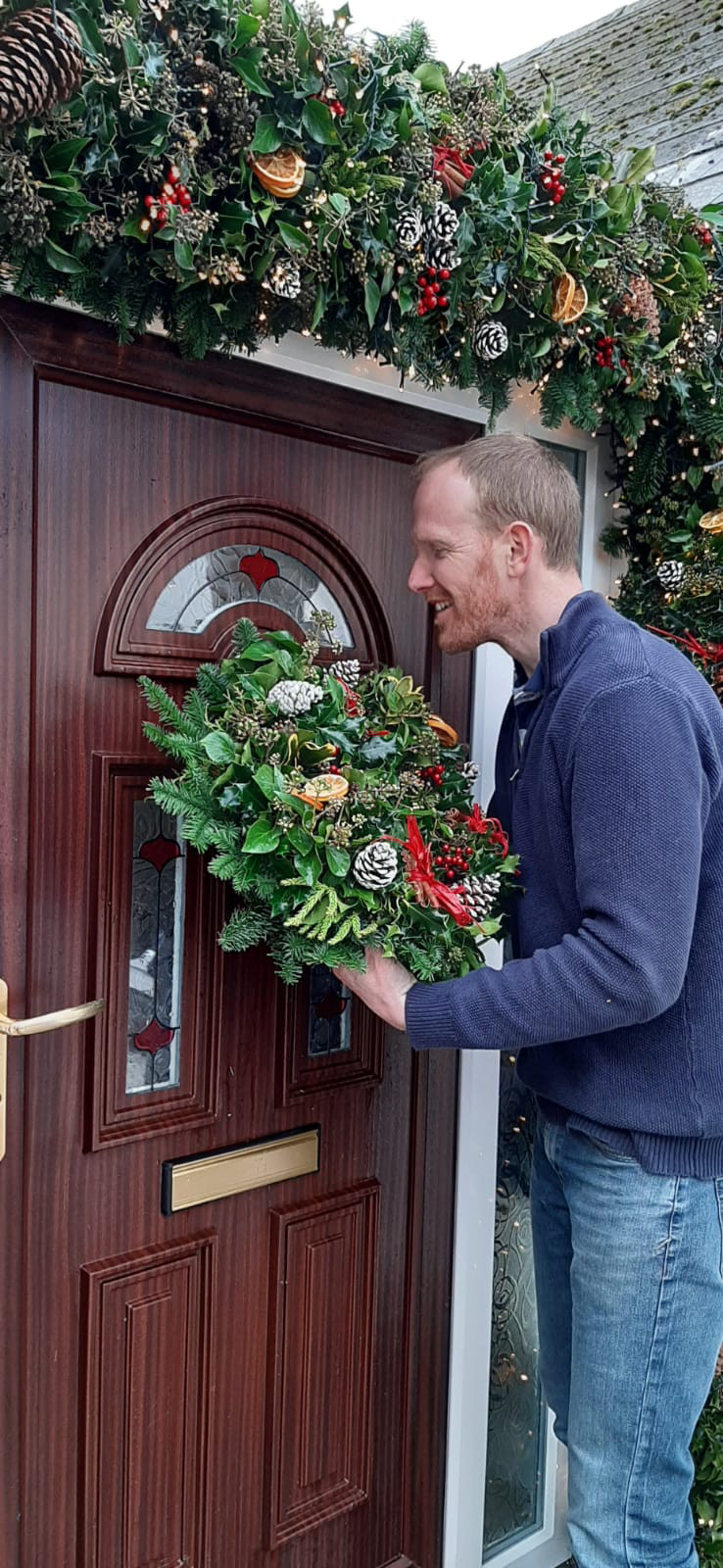 fitting-the-door-wreath